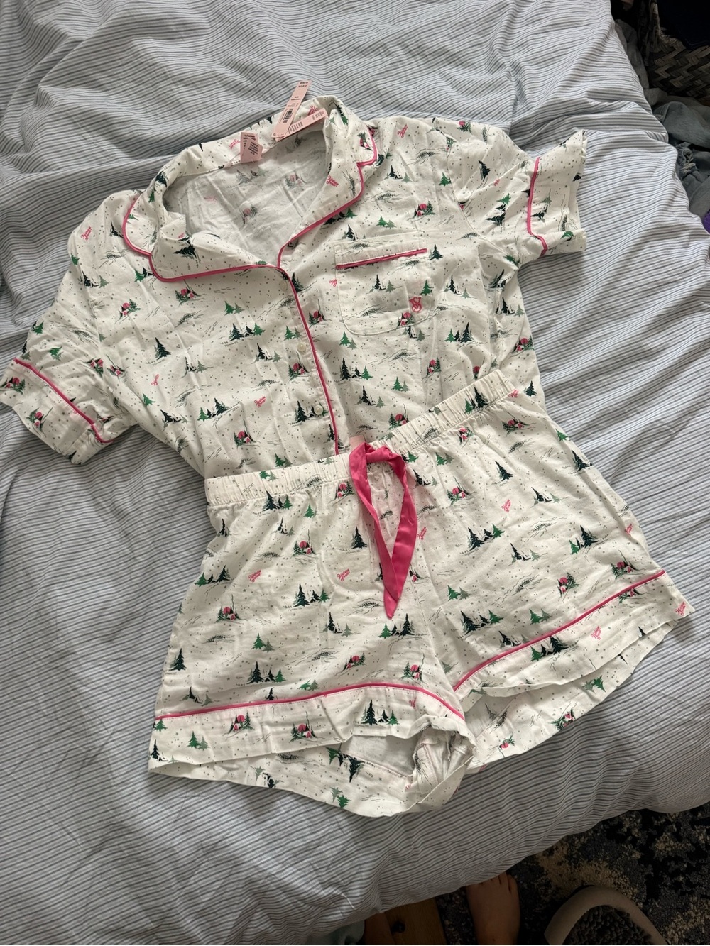Victoria's Secret White Holiday Tree Print Short Pajama Set with Pink Trim